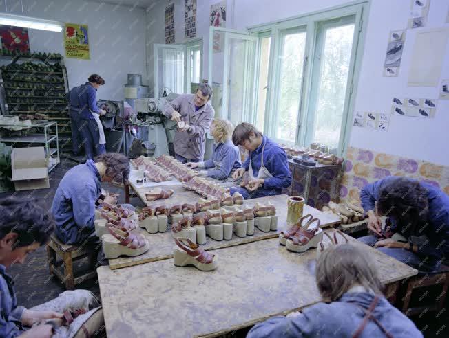 Oktatás - Tiszadobi gyermekváros tanműhelye