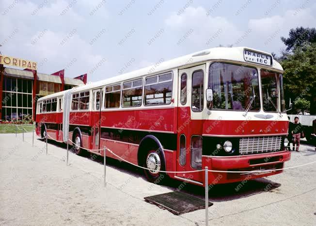Járműipar - Ikarus 180-as autóbusz