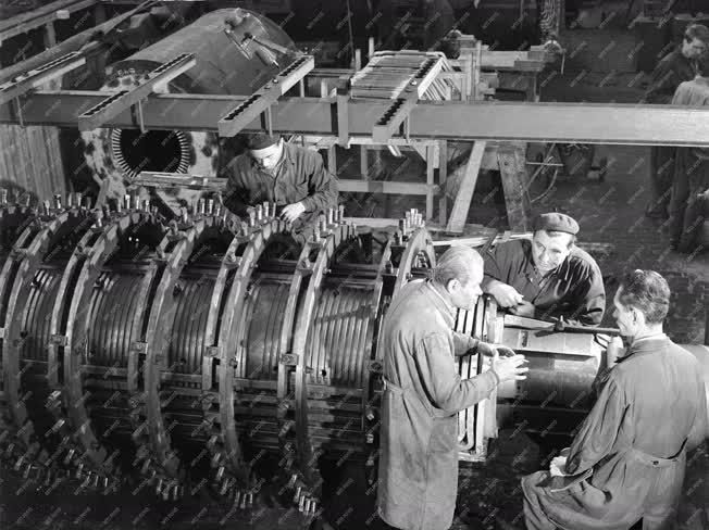 Ipar - Gépgyártás - Turbógenerátor szerelése