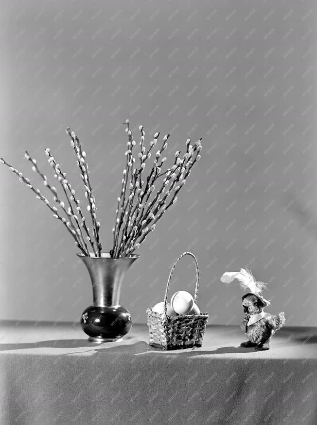 Városkép-életkép - Húsvéti asztaldísz barkával és tojással