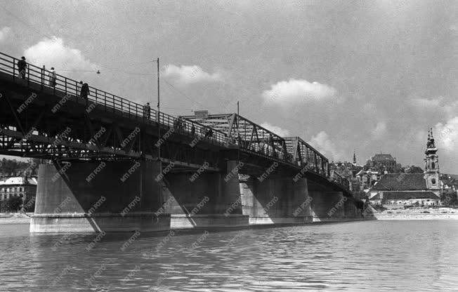 Városkép - Történelem - A Kossuth híd