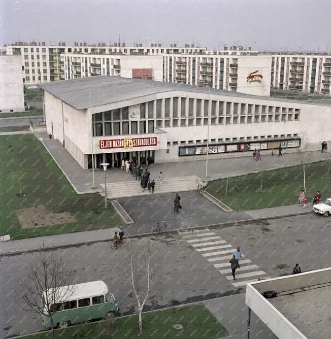 Városkép - Életkép - Leninváros