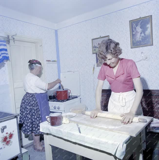 Életkép - Asszonyok a konyhában