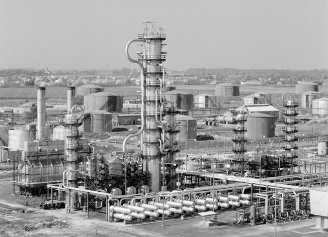 Kőolajipar - A Komáromi Kőolajipari Vállalat 