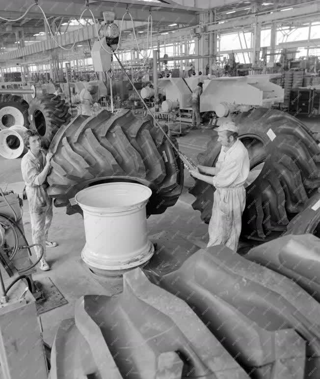 Ipar - Mezőgazdasági gépgyártás - Rába-Steiger traktorok