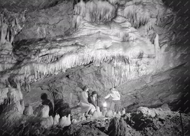Barlangászat - Barlang Jósvafőn