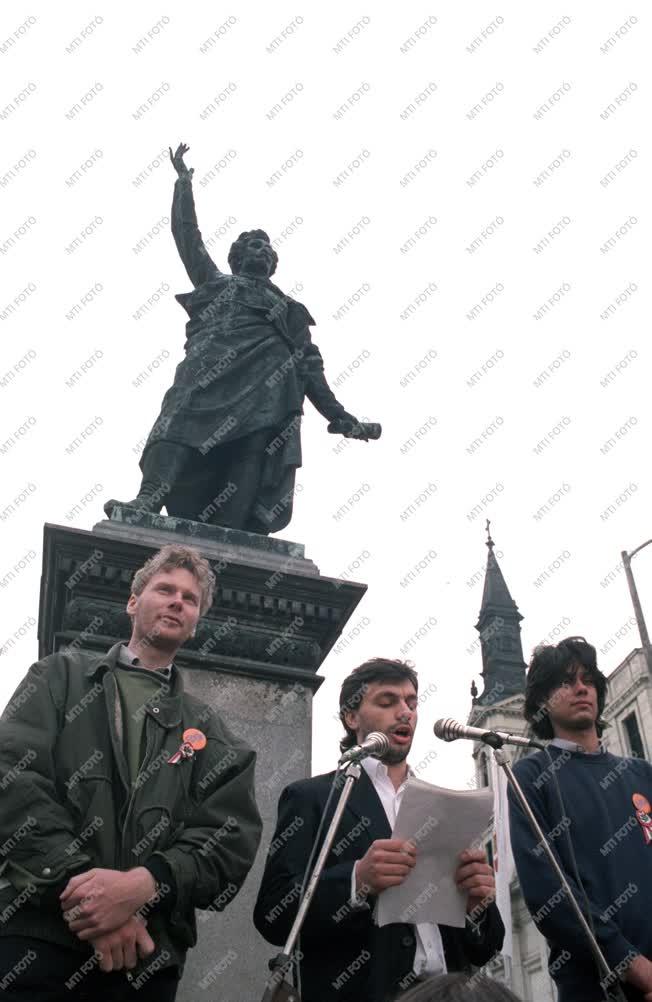 Belpolitika - Nemzeti ünnep - Megemlékezés a Petőfi-szobornál