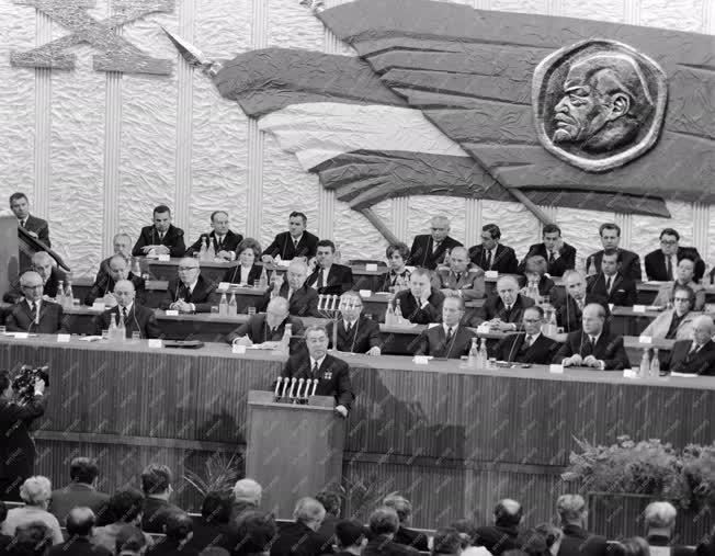 Külkapcsolat - Brezsnyev felszólal az MSZMP X. kongresszusán