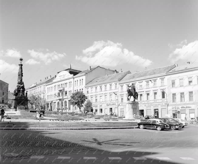 Városkép - A pécsi Széchenyi tér 