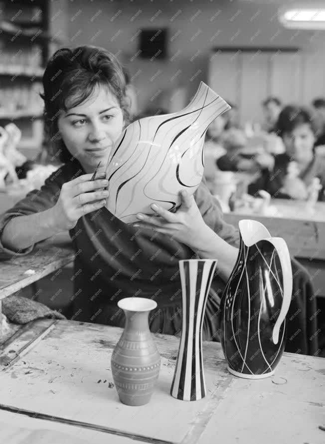 Ipar - Porcelángyártás - Hollóházi Porcelán