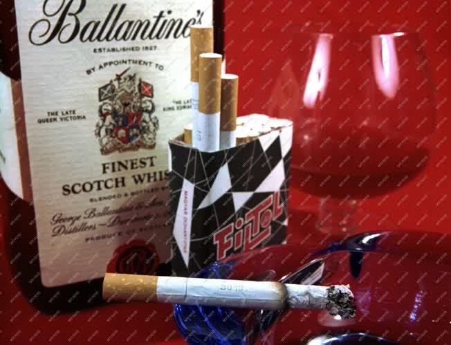 Reklám - FILTOL, az első magyar füstszűrős mentolos cigaretta