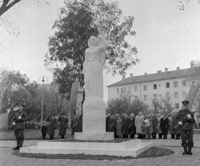 Ünnep - Román hősi emlékmű avatás Debrecenben