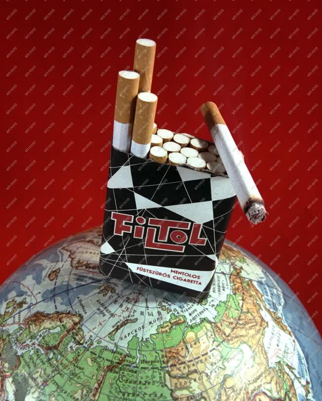 Reklám - FILTOL, az első magyar füstszűrős mentolos cigaretta