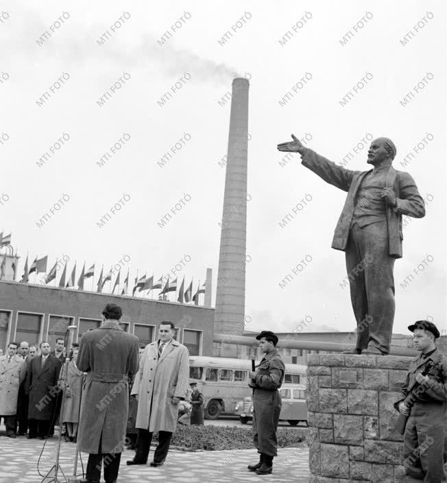 Lenin szobor avatás
