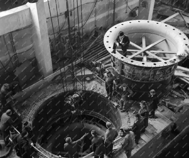 Ipar - Energia - Beemelik a Kvassay Erőmű turbináját