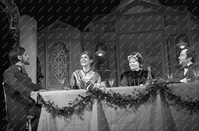 Kultúra - Színház - Thornton Wilder: Hosszú karácsonyi ebéd