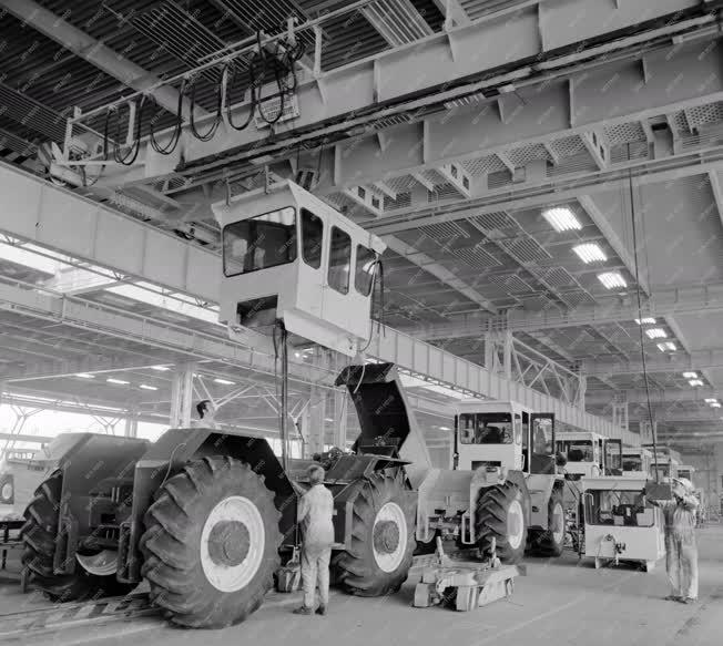 Ipar - Rába-Steiger traktorok a Vörös Csillag Gépgyárban