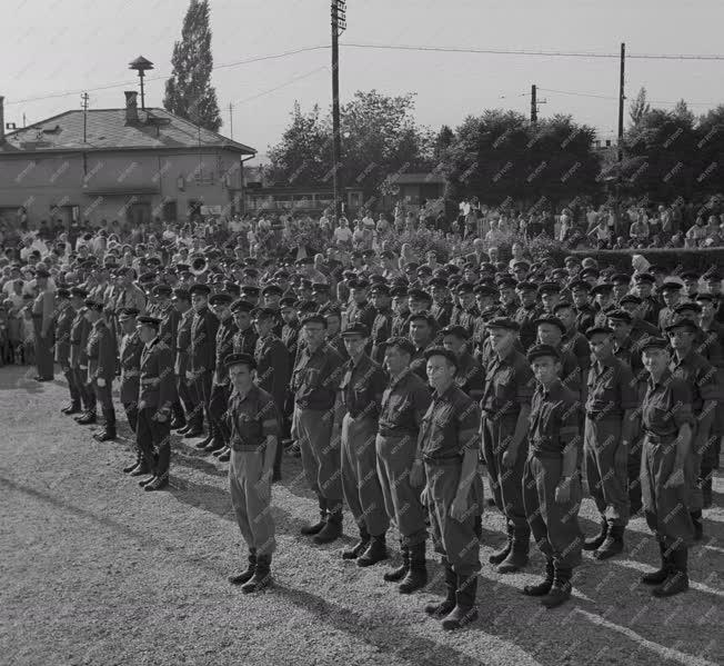 Ünnep - Hazatérő szovjet katonák Szentendrén