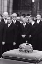 Történelem - A magyar korona átadási ünnepségén