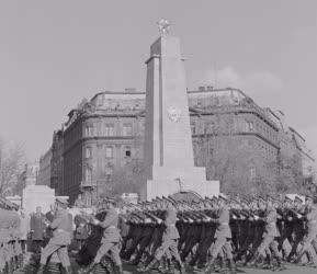 Belpolitika - Koszorúzás a szovjet hősi emlékműnél