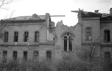 Romos Budapest - Vöröskereszt Erzsébet Kórház romjai