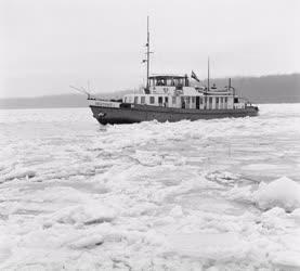 Időjárás - Befagyott a Duna - Munkában a jégtörő flotta Bajánál