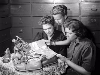 Ipar - 1959-es cipőmodellek a Szombathelyi Cipőgyárban