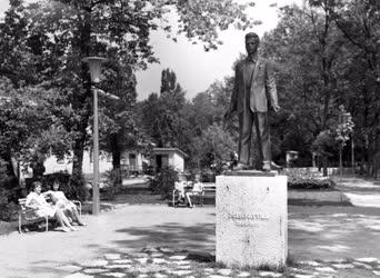 Magyarországi képek - Balatonszemes - József Attila-szobor