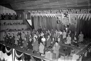 Belpolitika - Ülésezik az MDP
