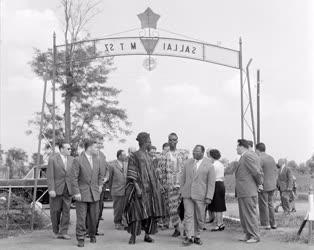 Külkapcsolat - A Dahomey Köztársaság követsége a besnyői Sallai Tsz-ben