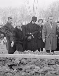 Gyász - Latabár Árpád temetése