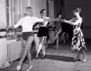 Oktatás - Balettoktatók továbbképzése az Állami Balettintézetben