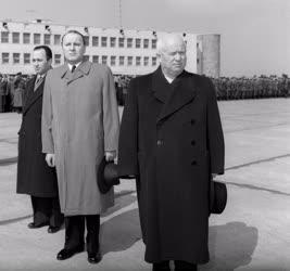 Külkapcsolat - A szovjet párt- és kormányküldöttség Budapesten