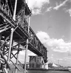 Ipar - Építkezés - Az épülő bajai híd