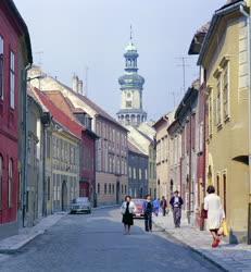 Városkép - Soproni utcarészlet a tűztoronnyal