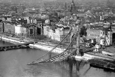 Történelem - Romos Budapest - Erzsébet híd