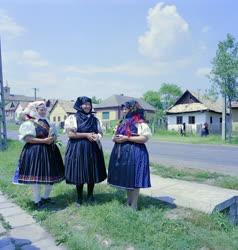 Kultúra - Kazári asszonyok az utcán