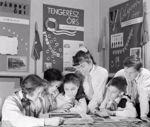 Belpolitika - Oktatás - Úttörők a Lisznyai utcai általános iskolában