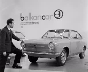 Kereskedelem - A Balkancar autóbemutatója a BNV-n