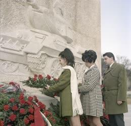 Belpolitika - Debrecen - Tankcsata-emlékmű avatása  