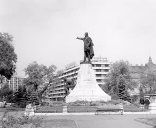 Városkép - Kecskeméti belváros - Kossuth szobor