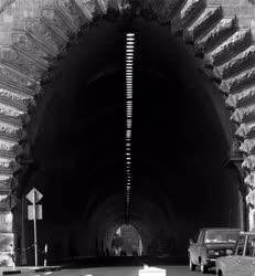 Város - A budai Várhegy alatti alagút