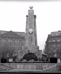Évforduló - Koszorúzási ünnepség a Szabadság téri szovjet hősi emlékműnél
